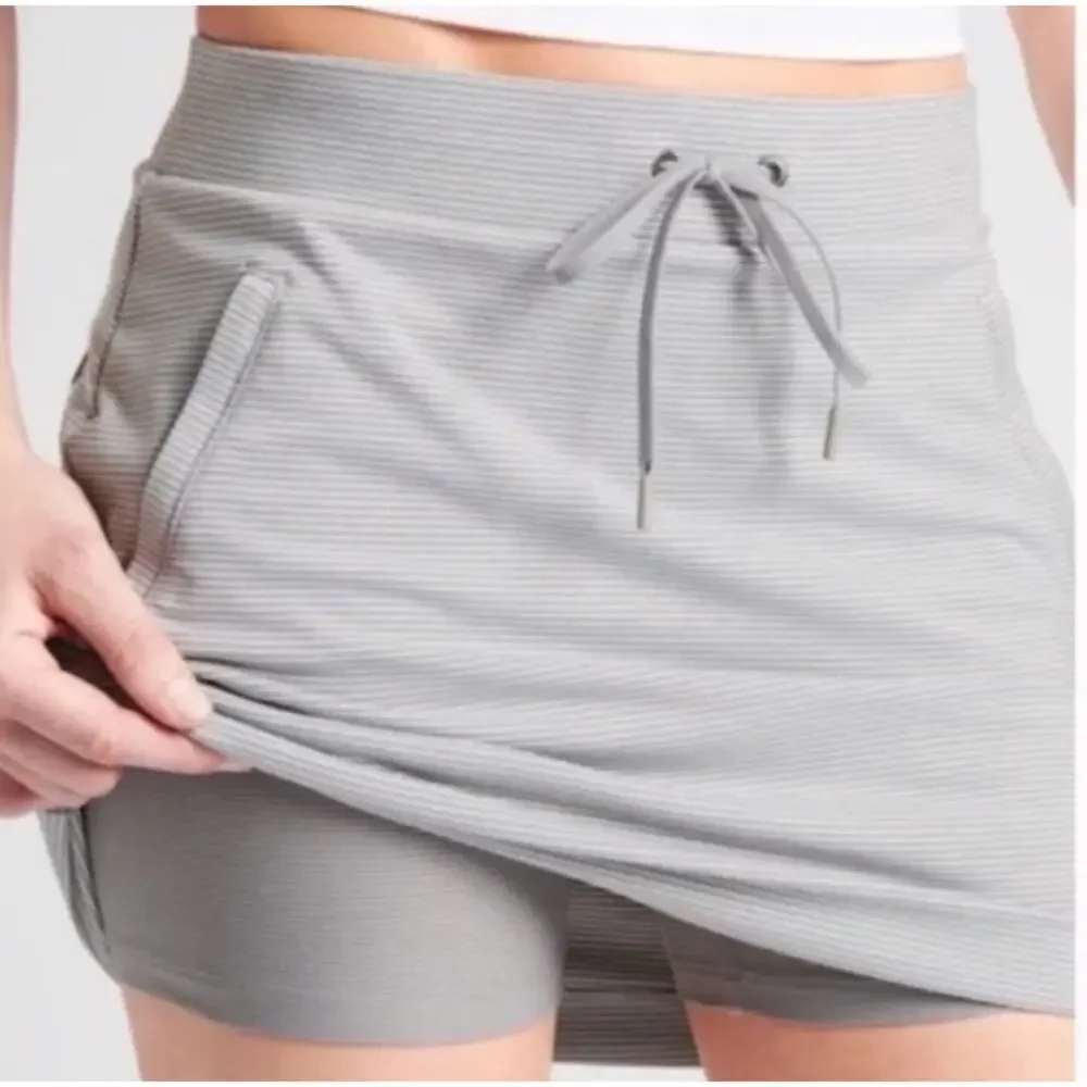 Athleta Modern Metro Midtown Skort Skirt Womens Size XS Gray Striped Drawstring‎